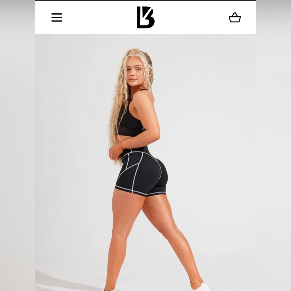 Buffbunny Wave Short Onyx Black and White Women’s Medium NWT - Picture 1 of 6
